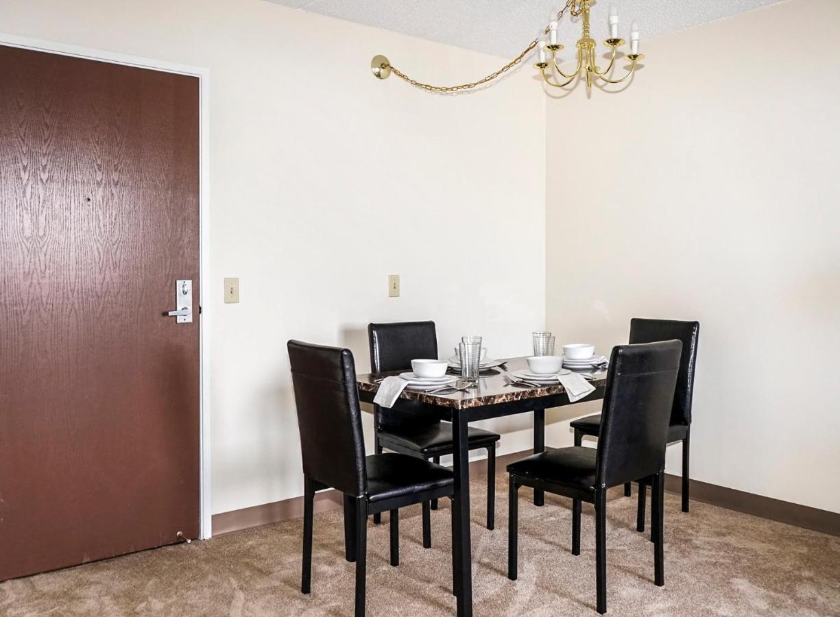 Short Term Rentals At The Park At Trowbridge Senior Community เซาท์ฟิลด์ ภายนอก รูปภาพ