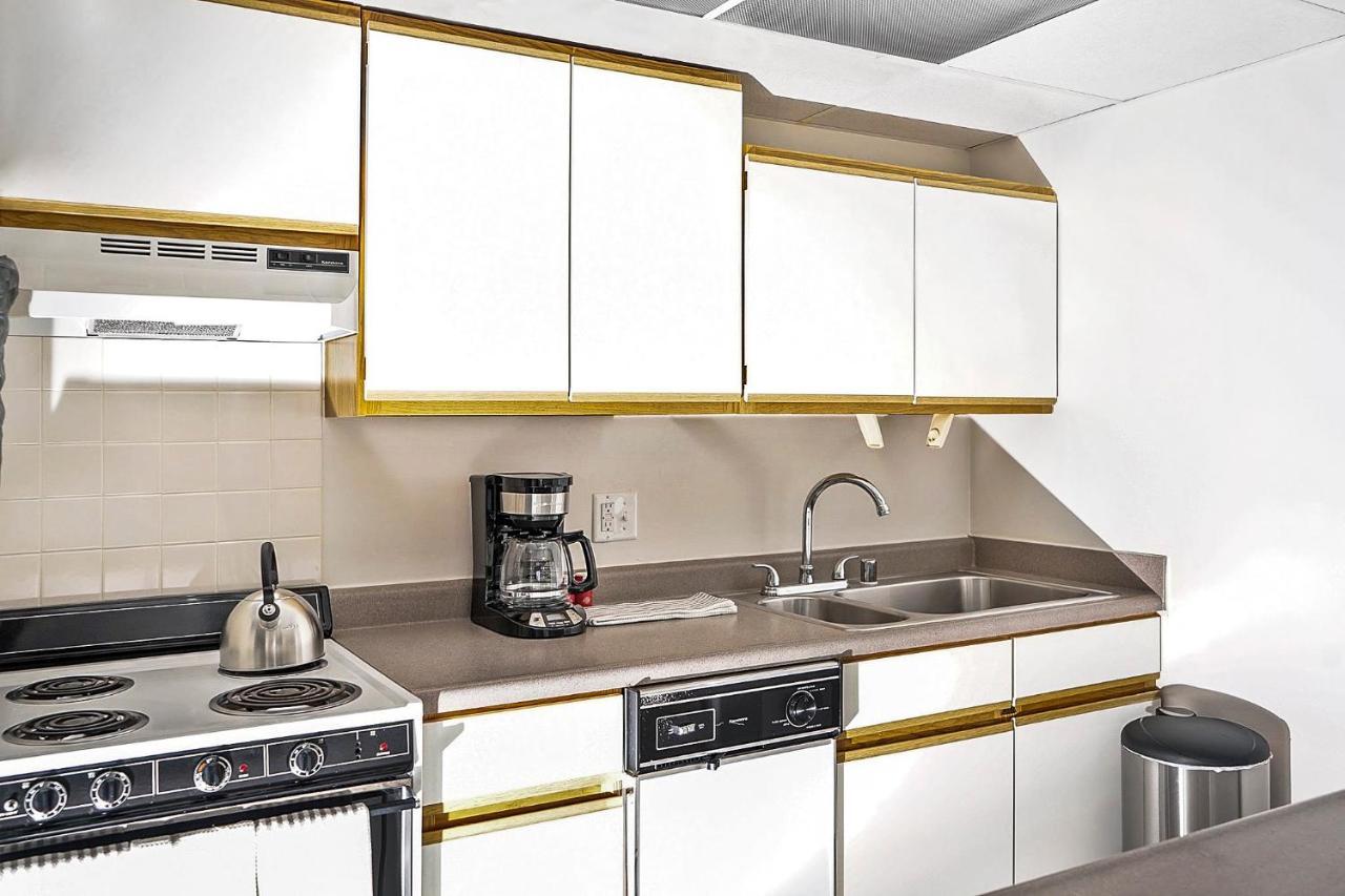 Short Term Rentals At The Park At Trowbridge Senior Community เซาท์ฟิลด์ ภายนอก รูปภาพ